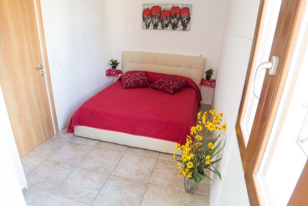 Affittacamere Casa Brajan ฟอลลอนนีกา ภายนอก รูปภาพ