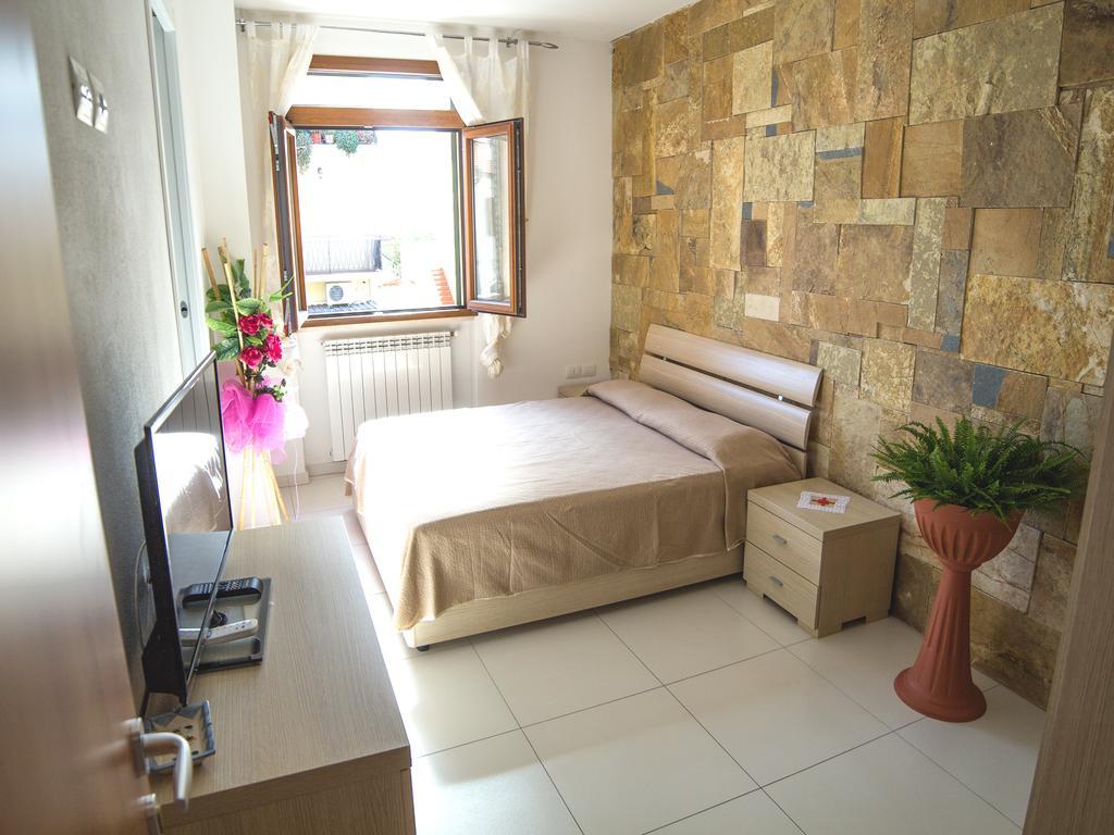 Affittacamere Casa Brajan ฟอลลอนนีกา ภายนอก รูปภาพ